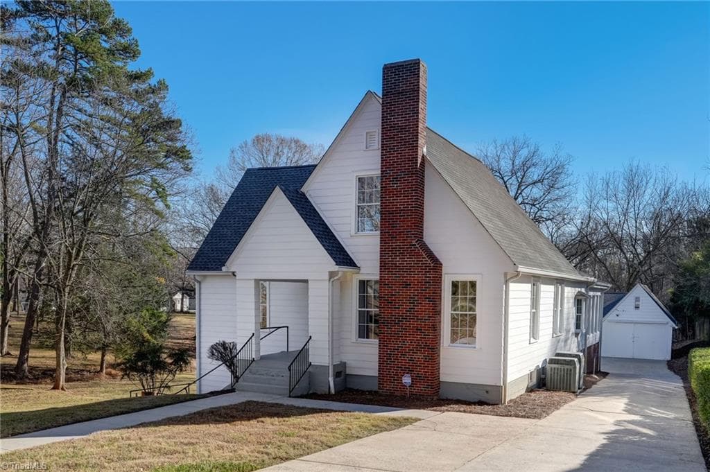 Stick/Site Built at 263 Main Street W, Yanceyville NC 27379, photo 6 of 50