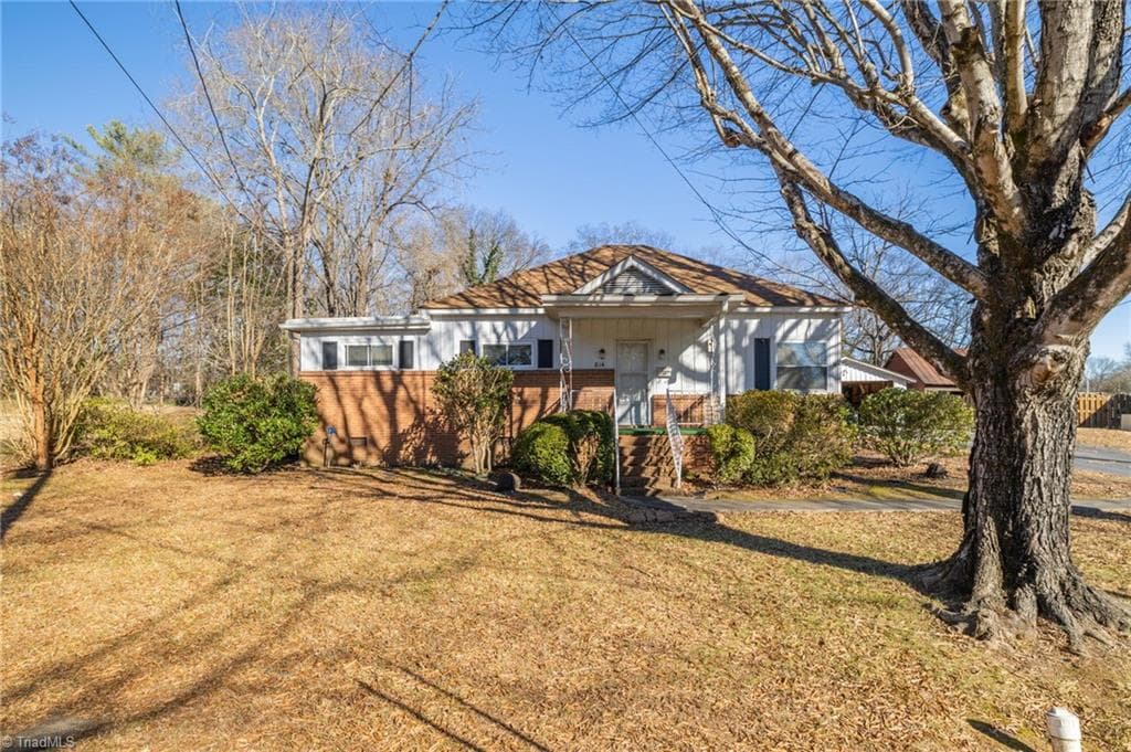 Stick/Site Built at 814 Martin Street, Eden NC 27288, photo 2 of 34