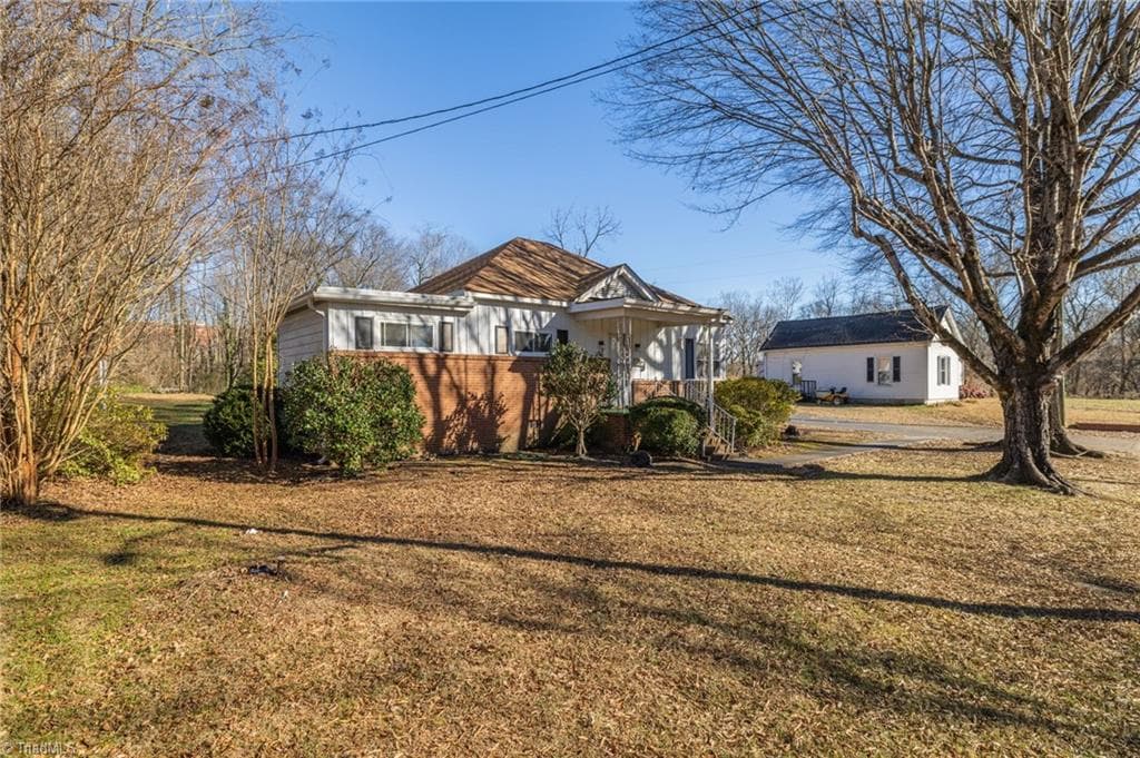 Stick/Site Built at 814 Martin Street, Eden NC 27288, photo 3 of 34
