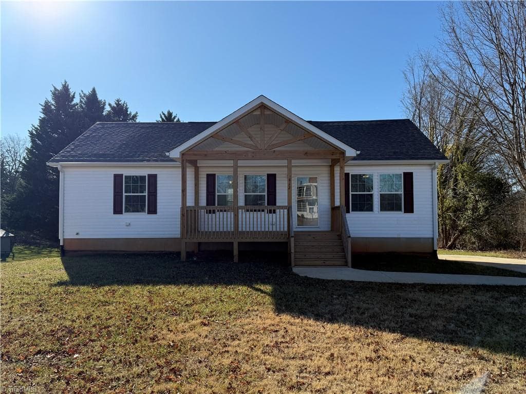 812 W Main Street, Pilot Mountain NC 27041