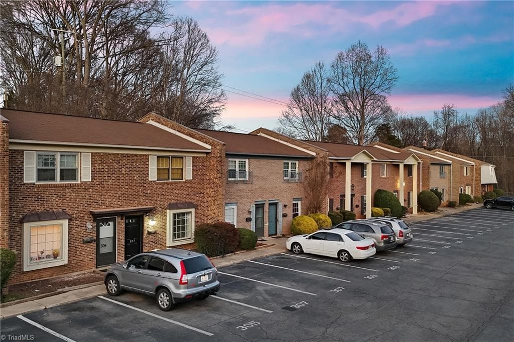 Condominium at 2810 Carriage Drive # D, Winston-Salem NC 27106, Winston-Salem, photo 48 of 50