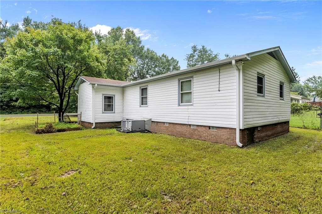 Stick/Site Built at 2036 Willow Road, Greensboro NC 27406, photo 4 of 19