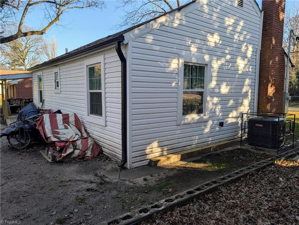 Stick/Site Built at 1407 NE 22nd Street, Winston-Salem NC 27105, Winston-Salem, photo 26 of 27