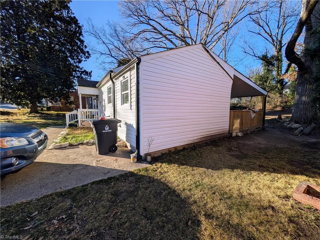 Stick/Site Built at 1407 NE 22nd Street, Winston-Salem NC 27105, Winston-Salem, photo 5 of 27