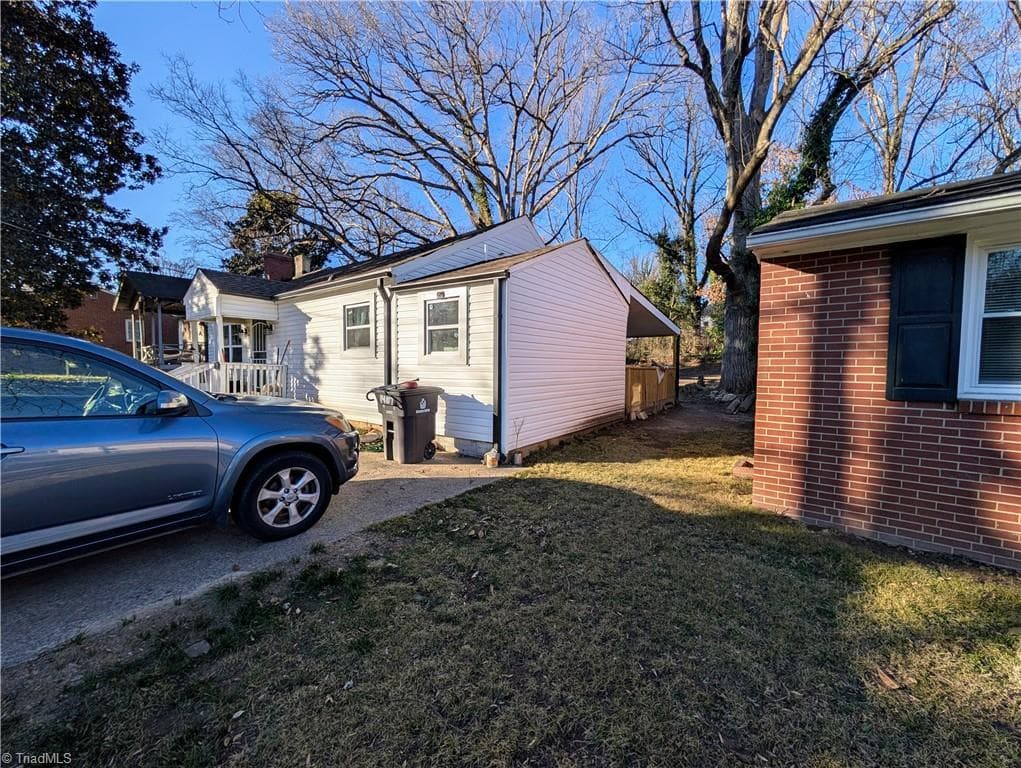 Stick/Site Built at 1407 NE 22nd Street, Winston-Salem NC 27105, Winston-Salem, photo 4 of 27