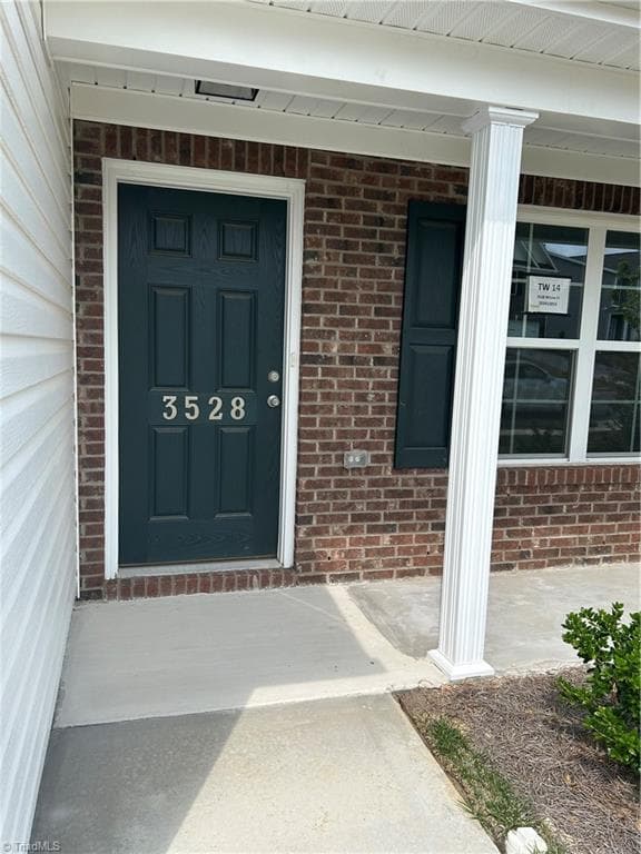 Stick/Site Built at 3528 Wilcox Court, Greensboro NC 27405, photo 2 of 16
