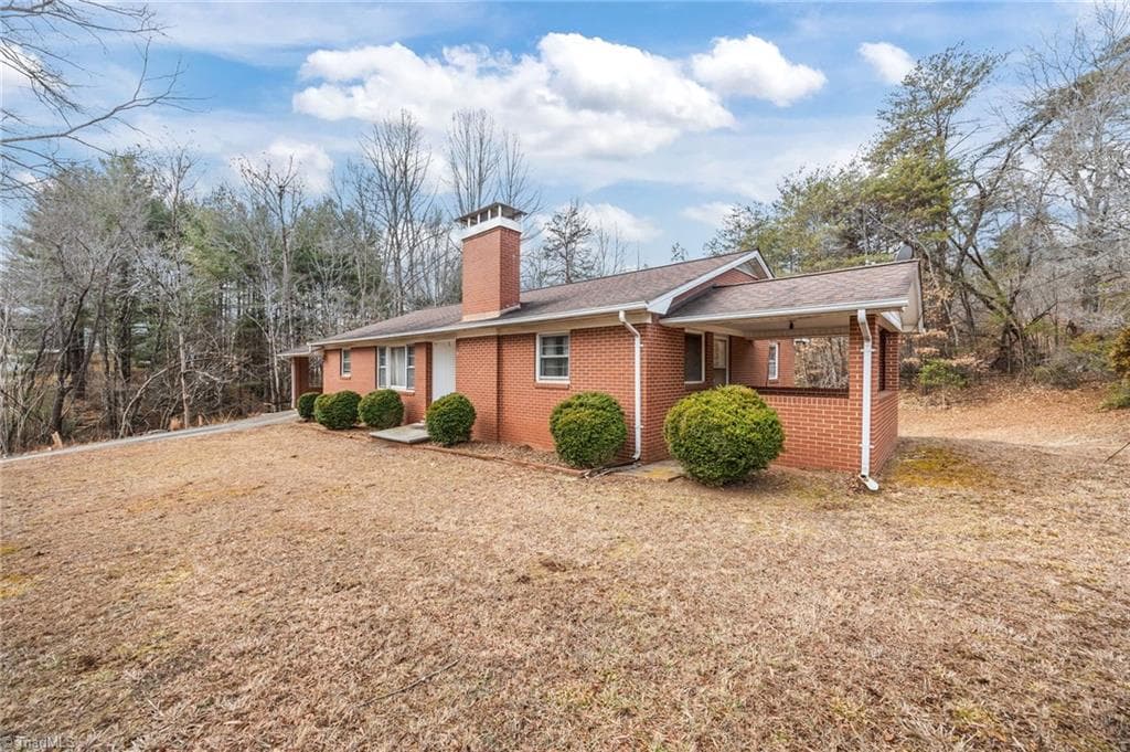 Stick/Site Built at 806 7th Avenue, Mayodan NC 27027, Mayodan, photo 2 of 40