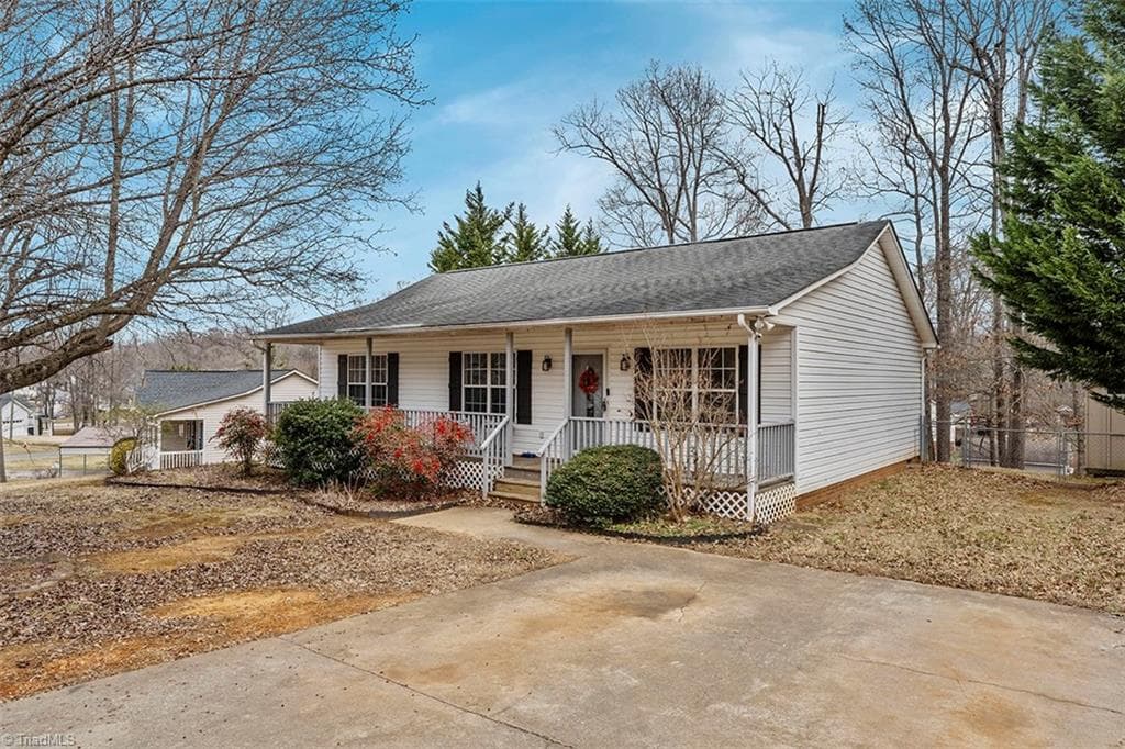 113 Falling Creek Drive, Thomasville NC 27360