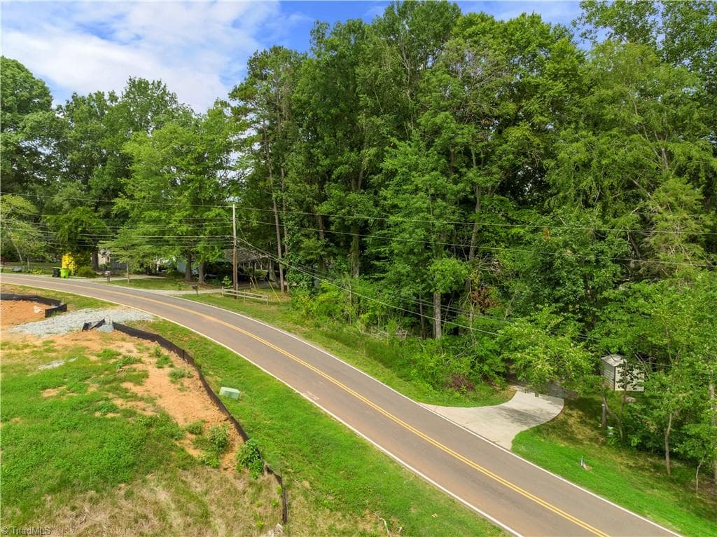 Single Family Residence at 1349 Hickory Point Drive, Lexington NC 27292, Lexington, photo 4 of 7