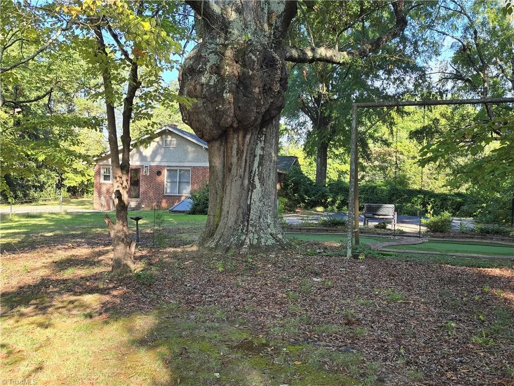 Stick/Site Built at 106 Brinkley Place, High Point NC 27265, photo 3 of 50