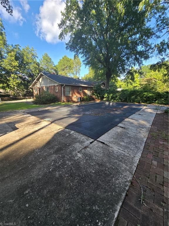 Stick/Site Built at 106 Brinkley Place, High Point NC 27265, photo 9 of 50