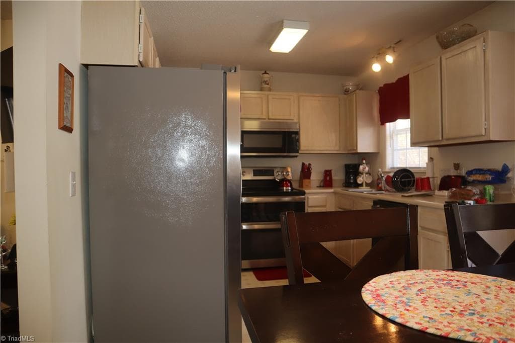 Stick/Site Built at 4702 Tuliptree Drive, Greensboro NC 27455, photo 20 of 23