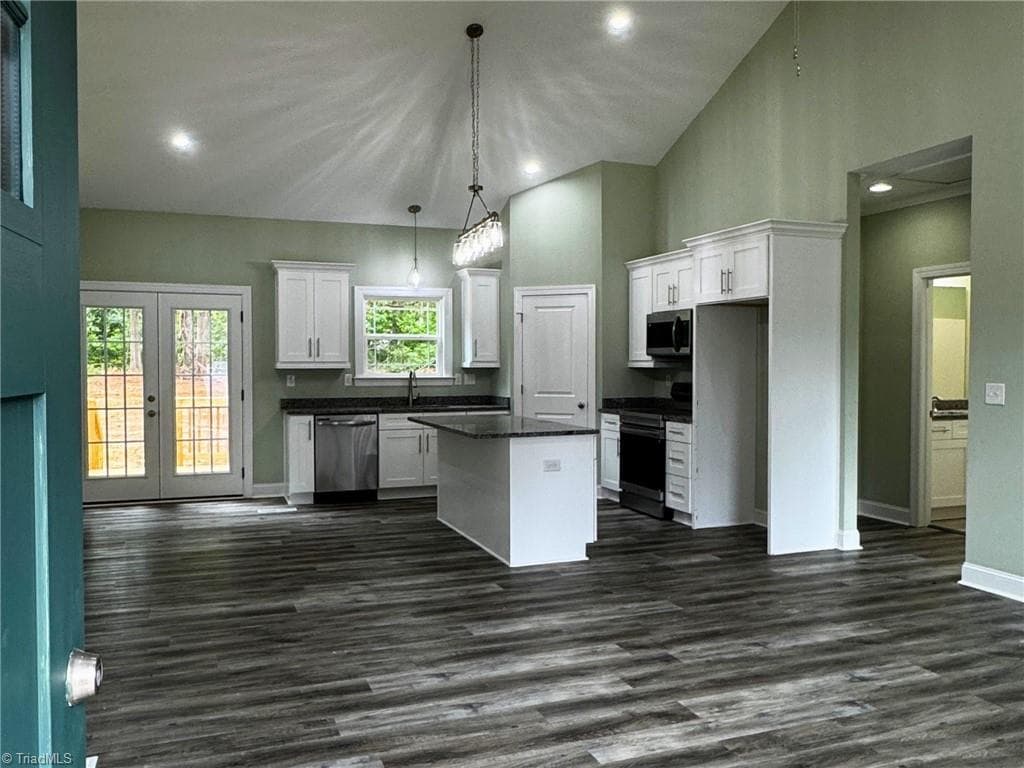 Stick/Site Built at 611 Kendall Street, Eden NC 27288, photo 2 of 21