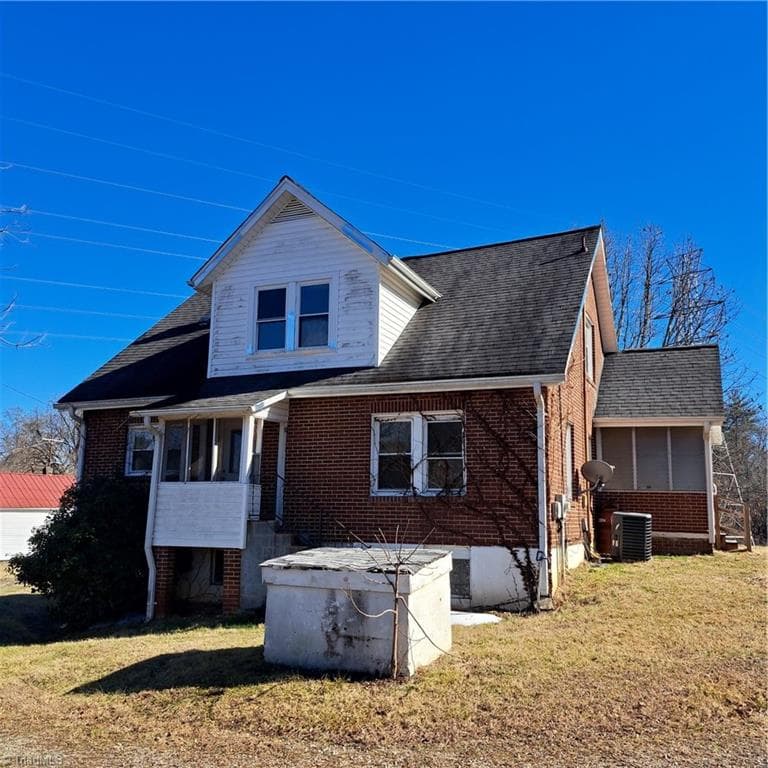 Stick/Site Built at 1121 Old US Highway 421, Wilkesboro NC 28697, photo 4 of 6