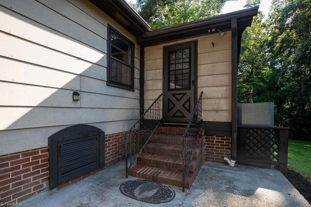 Stick/Site Built at 1616 Lucas Avenue, Greensboro NC 27405, photo 16 of 21