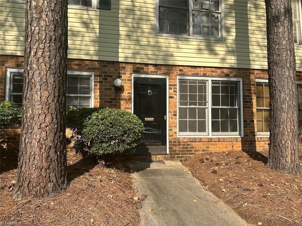 2810 Pelham Place, Winston-Salem NC 27106