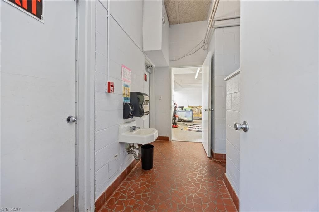 Remarks at 2300 Spring Garden Street, Greensboro NC 27403, Greensboro, photo 33 of 100