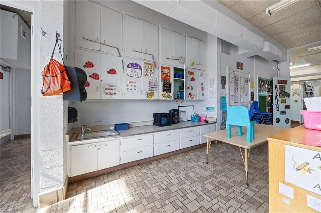 Remarks at 2300 Spring Garden Street, Greensboro NC 27403, Greensboro, photo 81 of 100