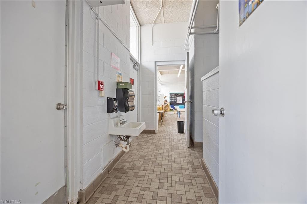 Remarks at 2300 Spring Garden Street, Greensboro NC 27403, Greensboro, photo 15 of 100
