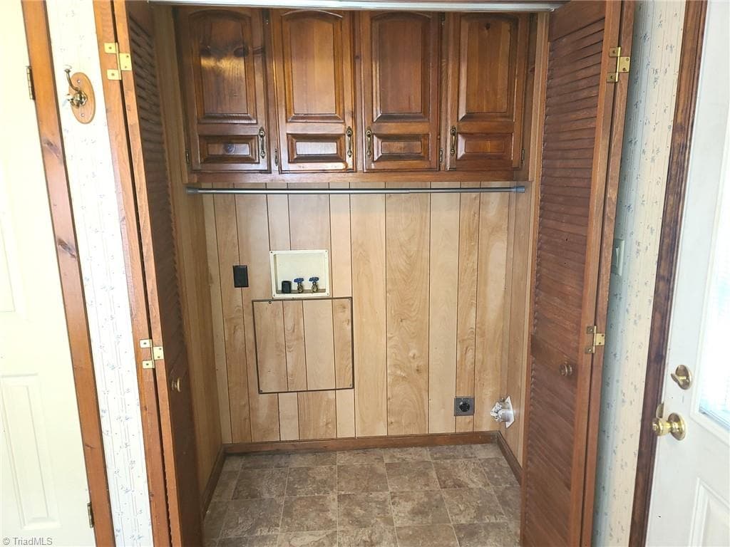 Manufactured Home at 220 Joyner Circle, Rural Hall NC 27045, photo 18 of 29