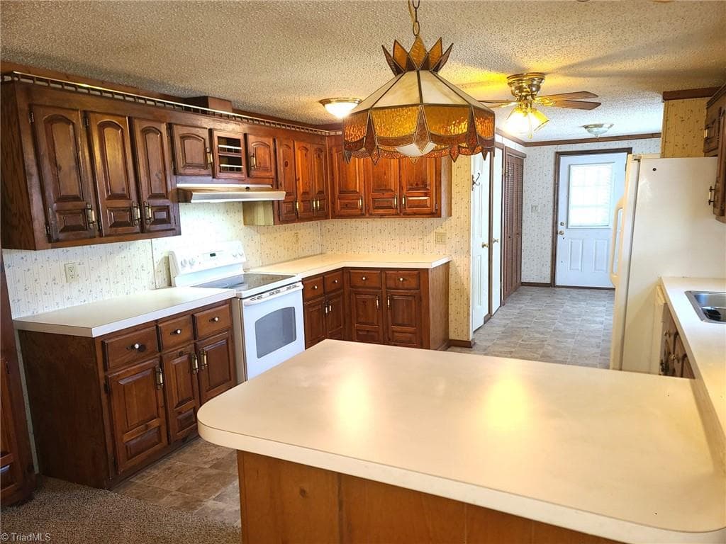 Manufactured Home at 220 Joyner Circle, Rural Hall NC 27045, photo 4 of 29