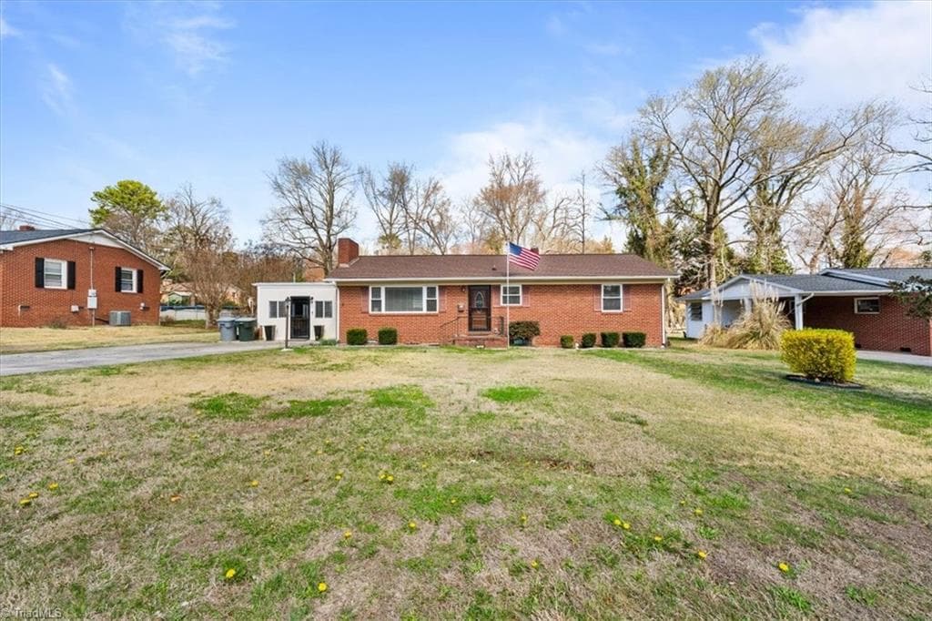 Stick/Site Built at 1025 Parkview Street, Asheboro NC 27203, photo 2 of 32