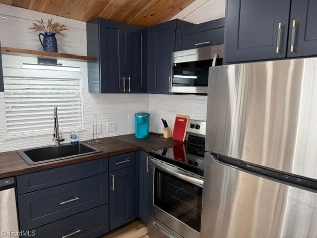 Manufactured Home at 206 Cardinal Drive, New London NC 27306, photo 17 of 22
