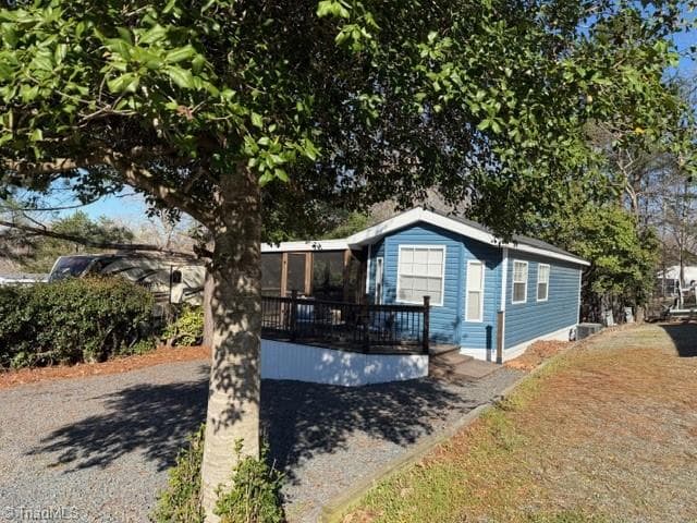 Manufactured Home at 206 Cardinal Drive, New London NC 27306, photo 10 of 22