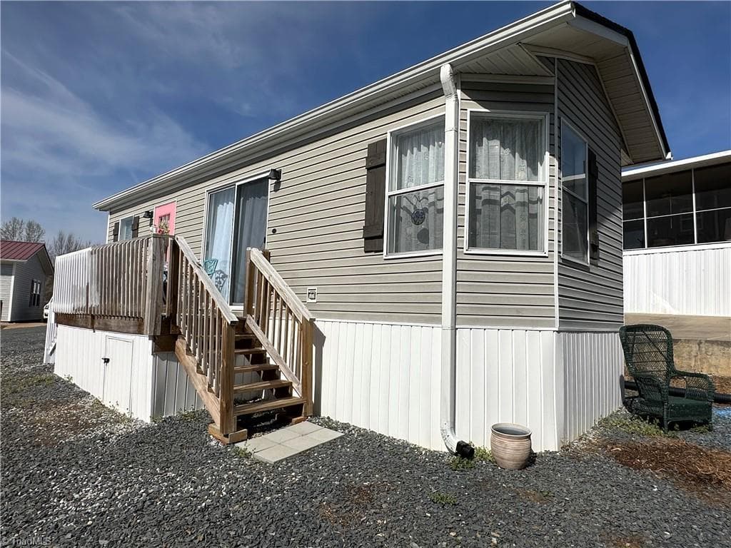 Manufactured Home at 166 Eagle Drive, New London NC 28127, photo 23 of 49