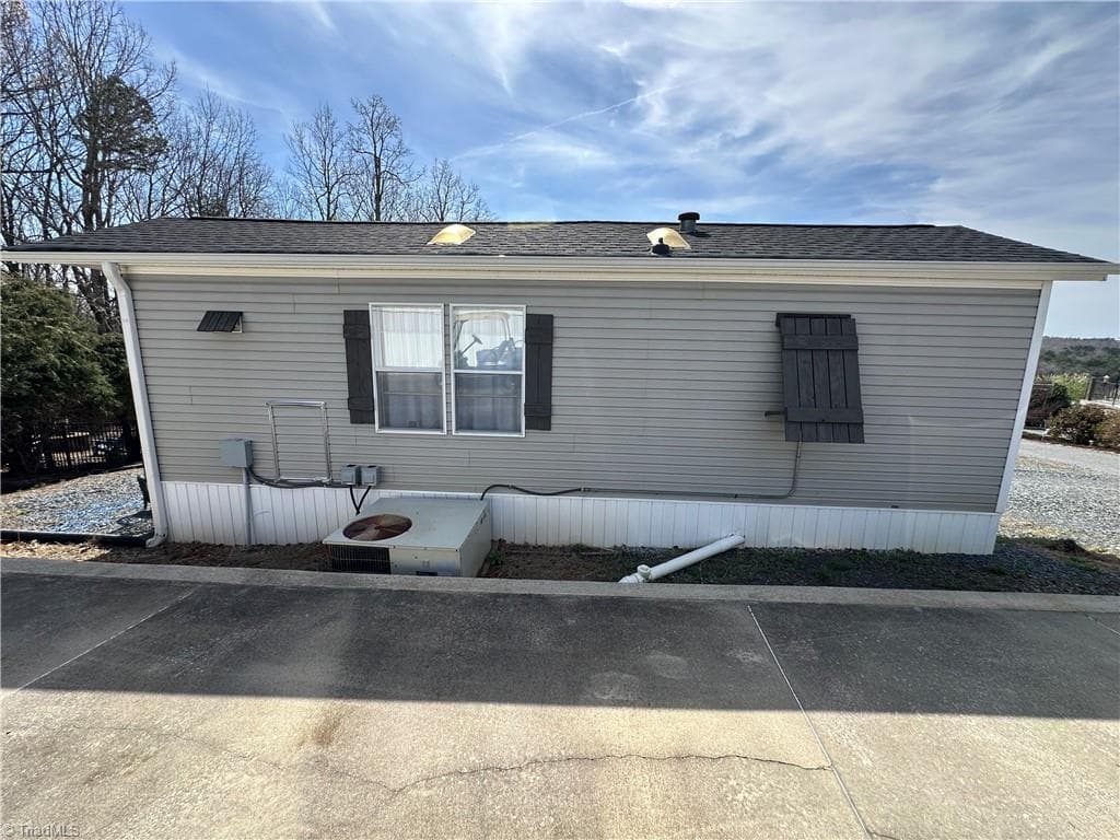Manufactured Home at 166 Eagle Drive, New London NC 28127, photo 25 of 49