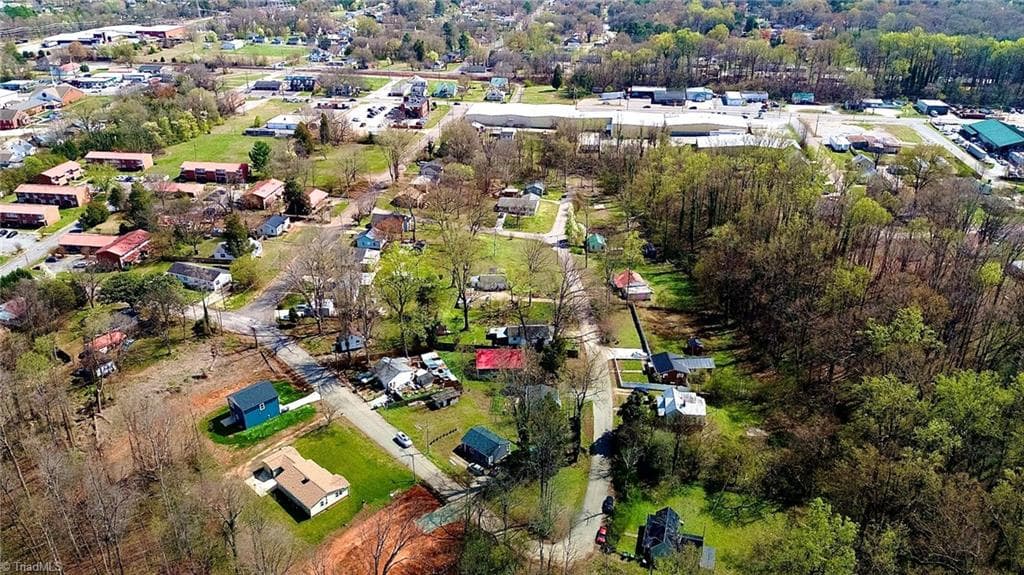 Single Family Residence at 208 Aberdeen Drive, Lexington NC 27292, Lexington, photo 5 of 14