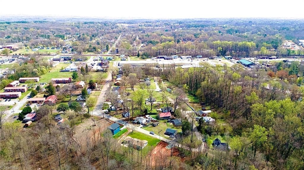 Single Family Residence at 208 Aberdeen Drive, Lexington NC 27292, Lexington, photo 10 of 14