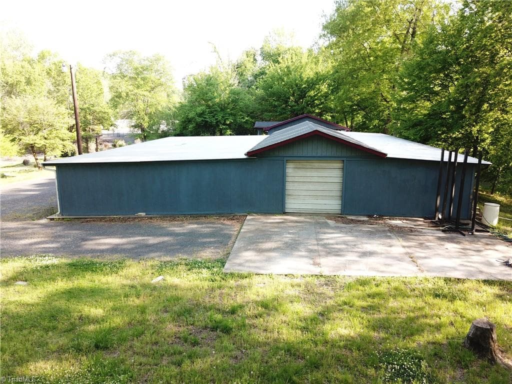Office at 347 Kings Highway, Eden NC 27288, photo 2 of 12