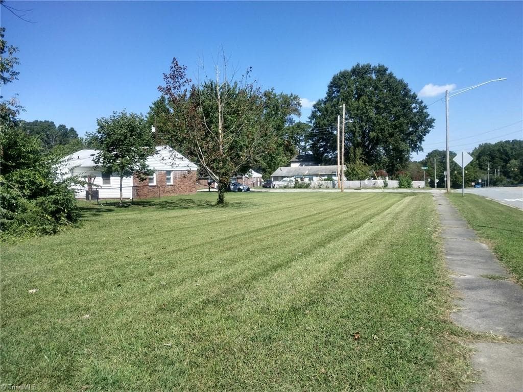 Single Family Residence at 1528 Graves Avenue, High Point NC 27260, High Point, photo 5 of 10