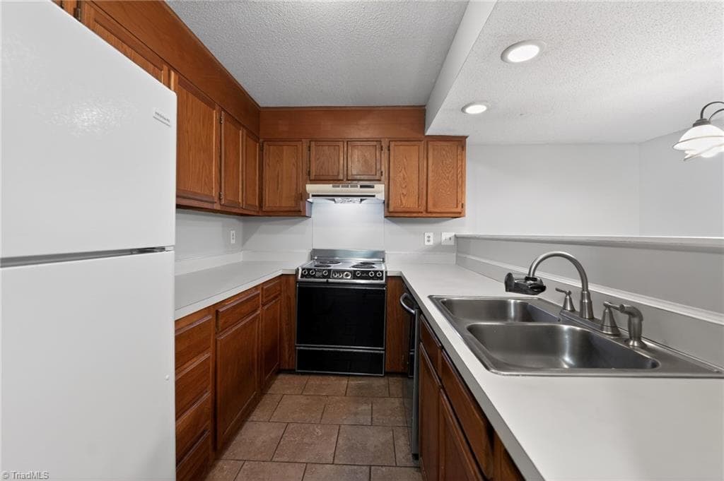 Stick/Site Built at 2733 Cottage Place, Greensboro NC 27455, photo 6 of 23