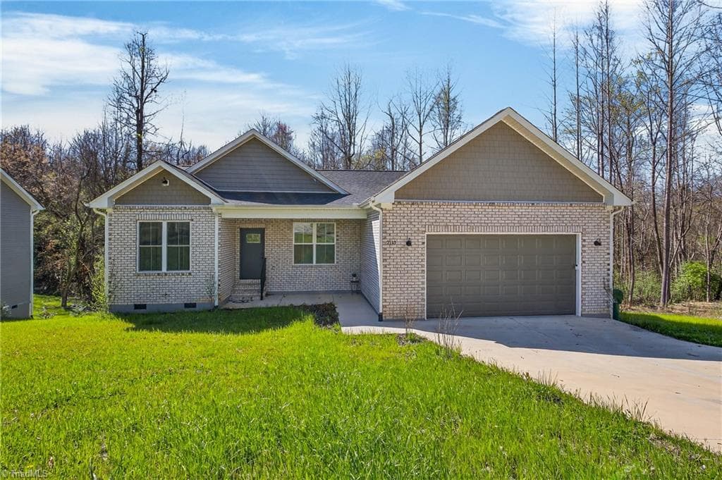 2113 Lancey Drive, Thomasville NC 27360