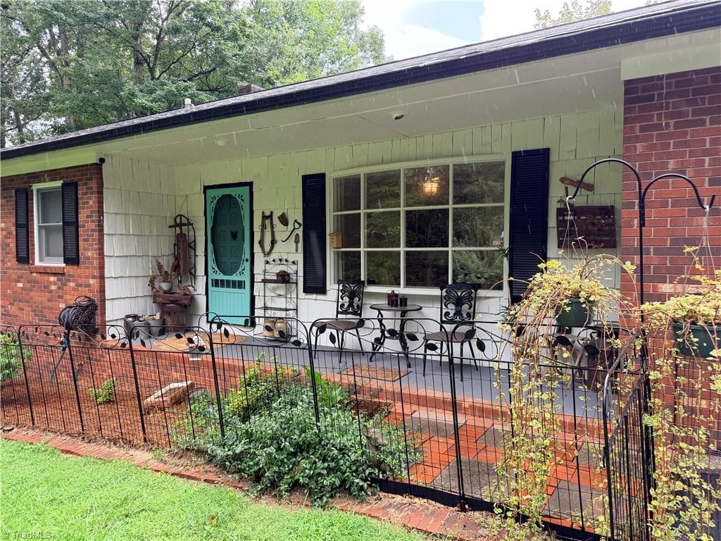 Stick/Site Built at 357 Holly Hill Street, North Wilkesboro NC 28659, photo 2 of 50
