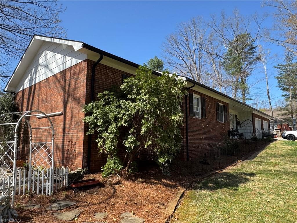 Stick/Site Built at 357 Holly Hill Street, North Wilkesboro NC 28659, photo 3 of 50