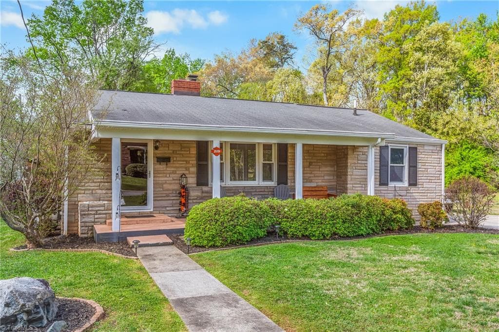 Stick/Site Built at 219 Hastings Drive, Kernersville NC 27284, photo 2 of 29