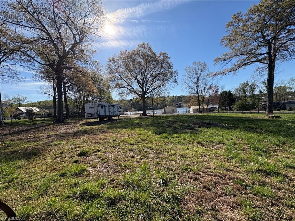 Single Family Residence at 431 Lake Shore Avenue, Lexington NC 27292, Lexington, photo 3 of 12