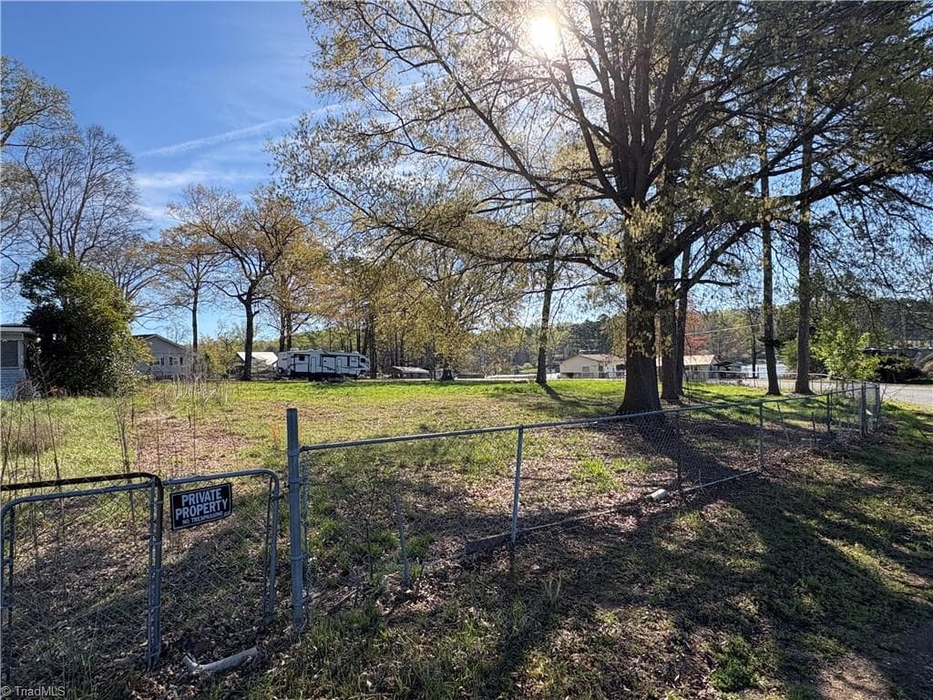 Single Family Residence at 431 Lake Shore Avenue, Lexington NC 27292, Lexington, photo 11 of 12
