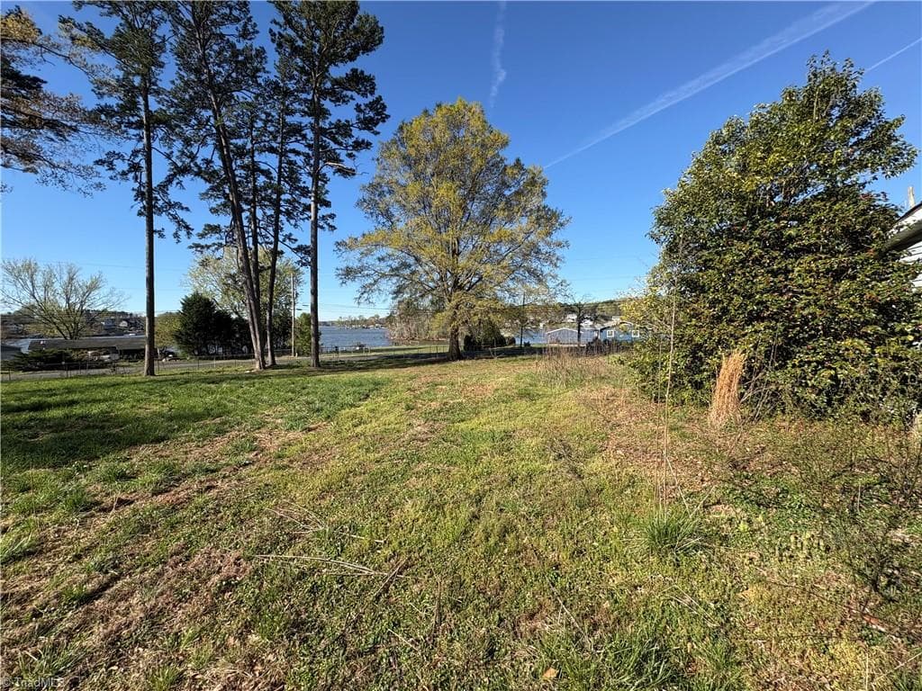 Single Family Residence at 431 Lake Shore Avenue, Lexington NC 27292, Lexington, photo 5 of 12