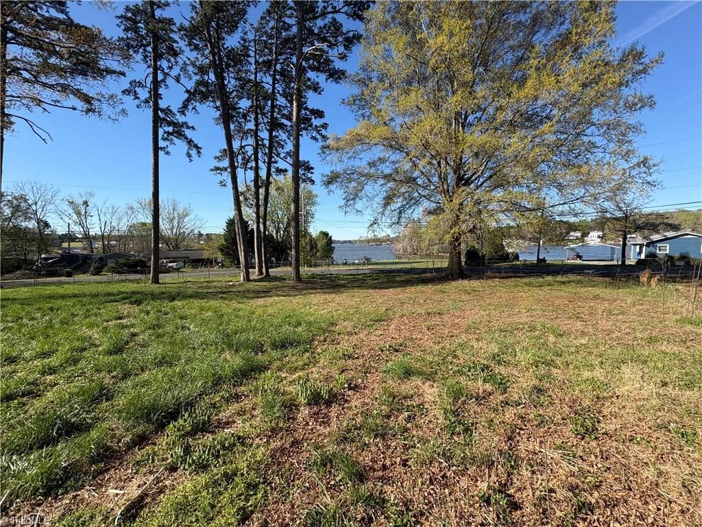 Single Family Residence at 431 Lake Shore Avenue, Lexington NC 27292, Lexington, photo 7 of 12