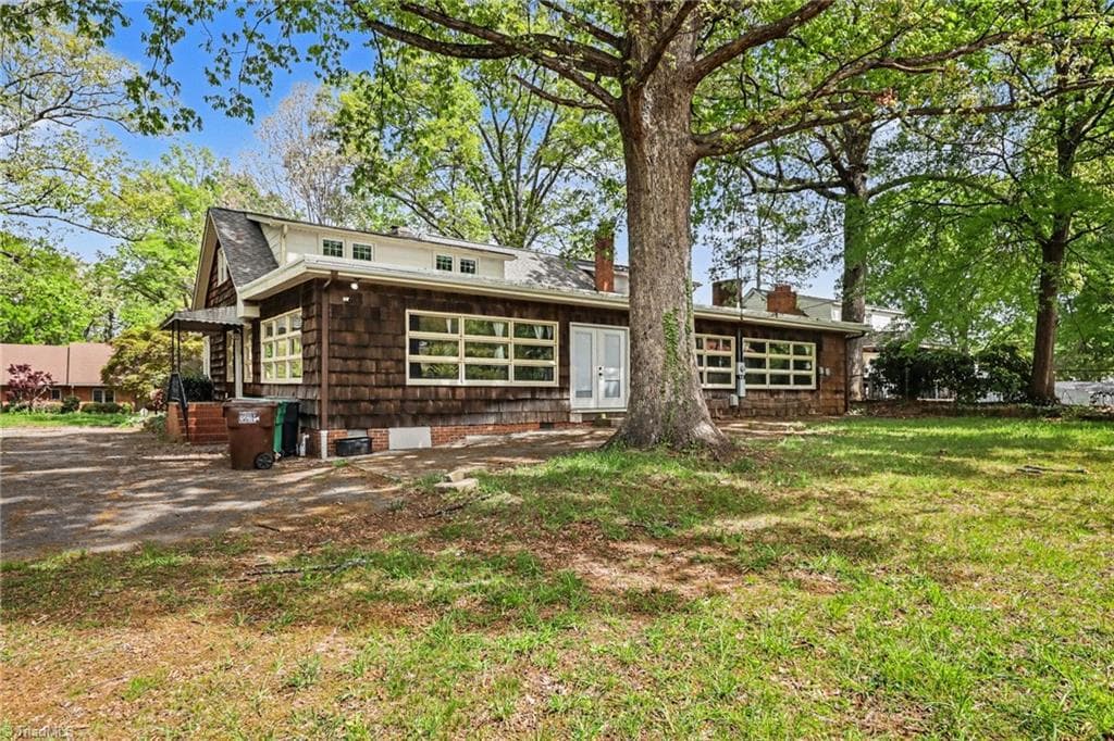 Stick/Site Built at 711 Quaker Lane, High Point NC 27262, photo 29 of 33