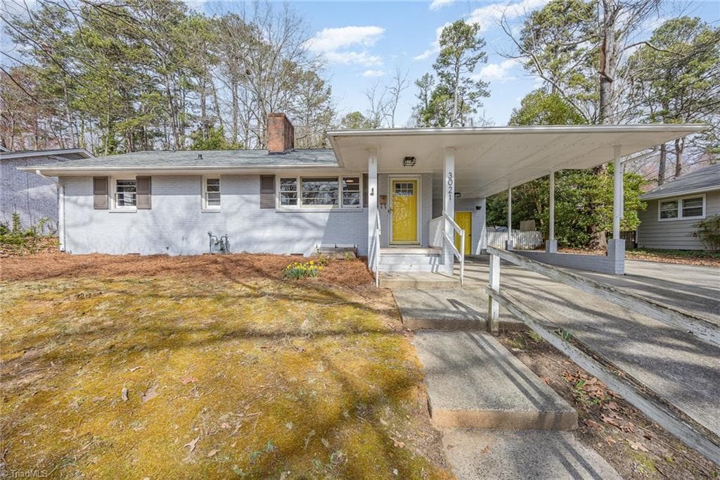 Stick/Site Built at 3021 Kinnamon Road, Winston-Salem NC 27104, photo 2 of 25