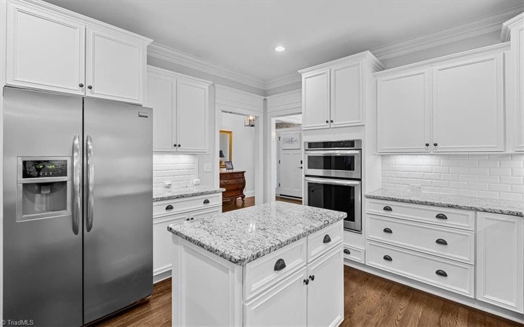 Stick/Site Built at 8 Blakeney Place, Greensboro NC 27408, photo 13 of 50