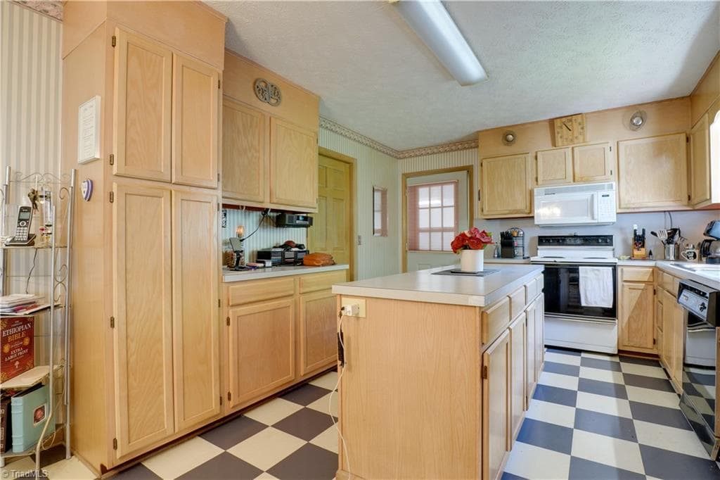 Stick/Site Built at 1495 Devaux Road, Rural Hall NC 27045, photo 12 of 41