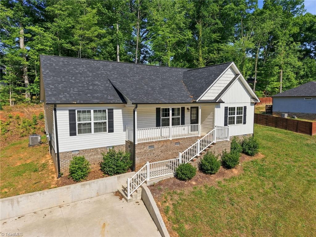 Stick/Site Built at 1592 Brookdale Drive, Asheboro NC 27205, photo 6 of 40