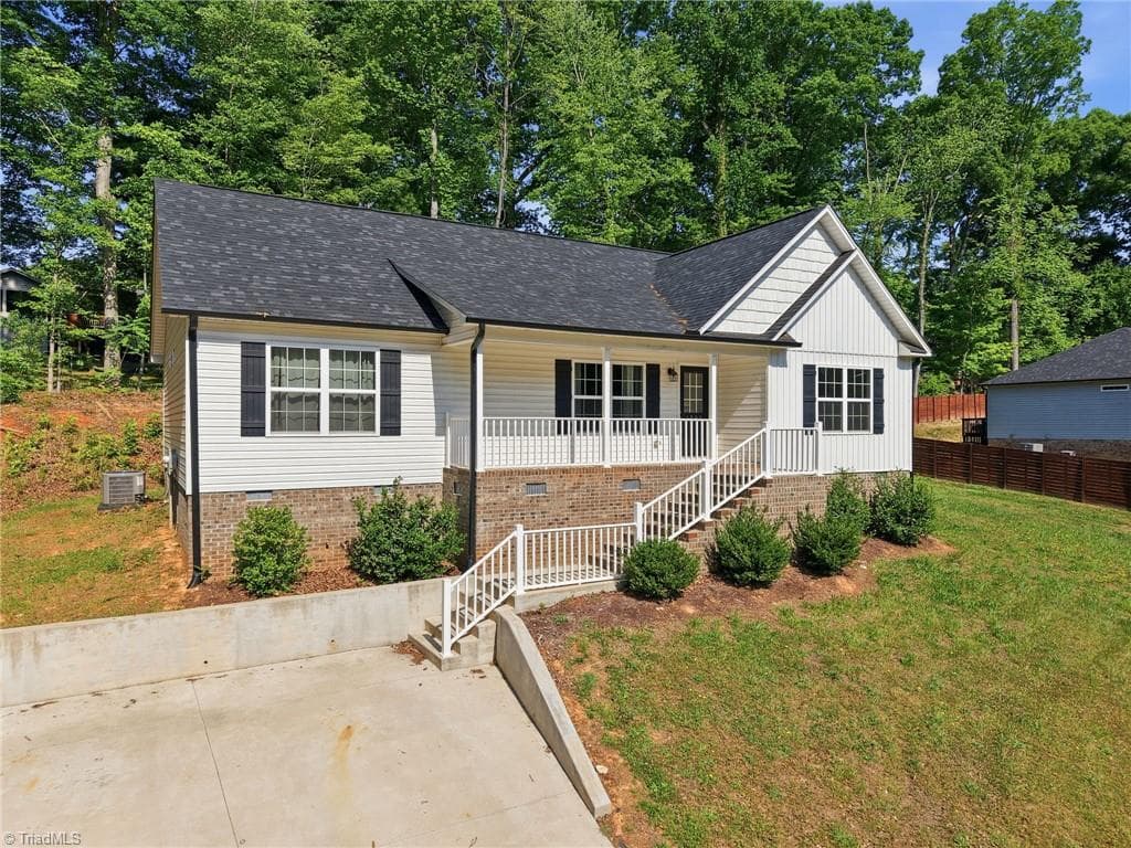 Stick/Site Built at 1592 Brookdale Drive, Asheboro NC 27205, photo 5 of 40