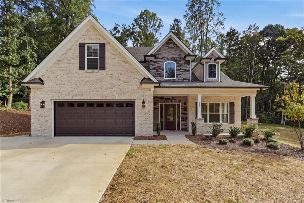 201 Indian Wells Circle, Lexington NC 27295